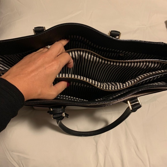 Kate Spade tote ♠️ - Picture 3 of 3